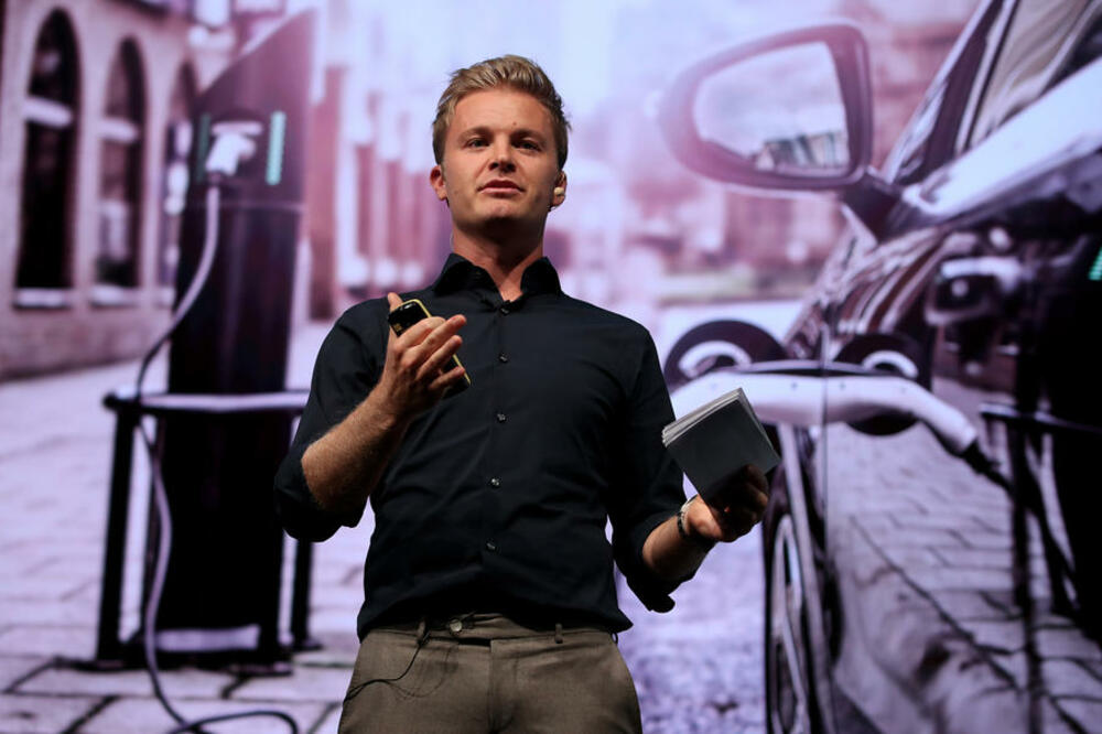 FERSTAPEN JE NIKAD BILIŽI HAMILTONU! Biće zanimljiva borba za titulu, kaže bivši šampion u Formuli 1