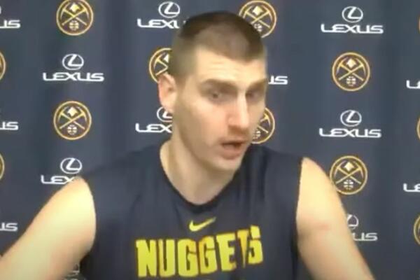 KO KAŽE DA ME BAŠ BRIGA ZA MVP NAGRADU?! Reakcija Nikole Jokića na ovo pitanje zasmejala novinare! (VIDEO)