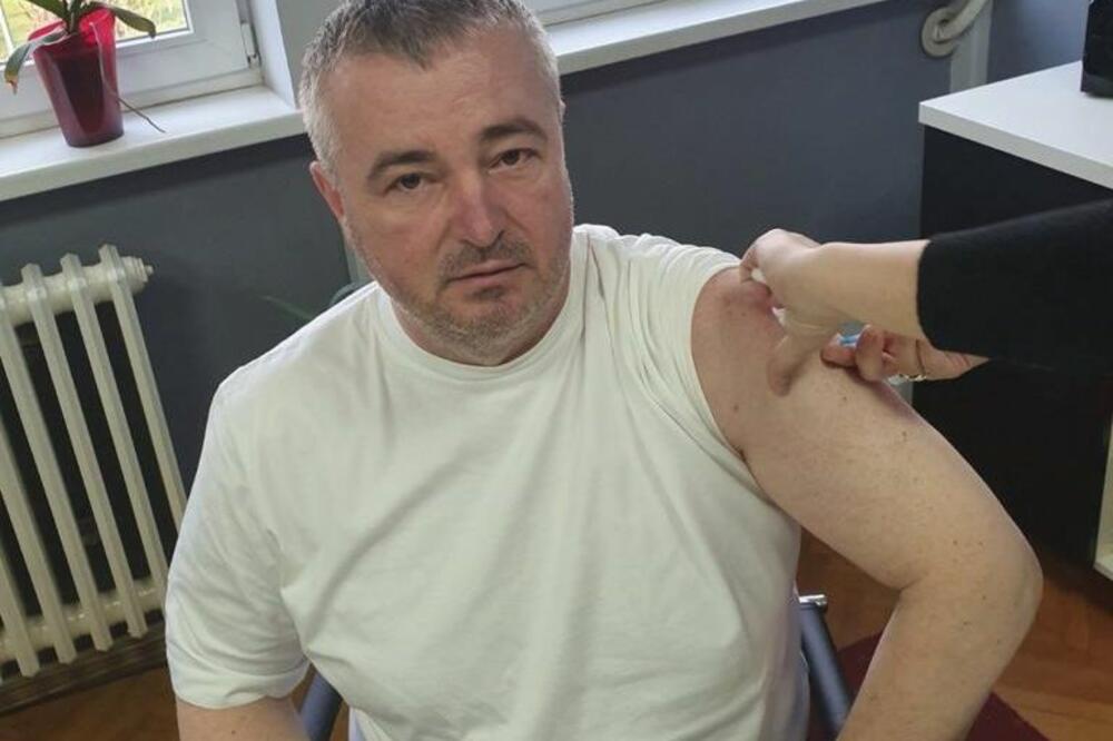 BAJATOVIĆ SE VAKCINISAO I POZVAO SVE GRAĐANE DA UČINE ISTO: Direktor Srbijagasa se priključio akciji Espresa