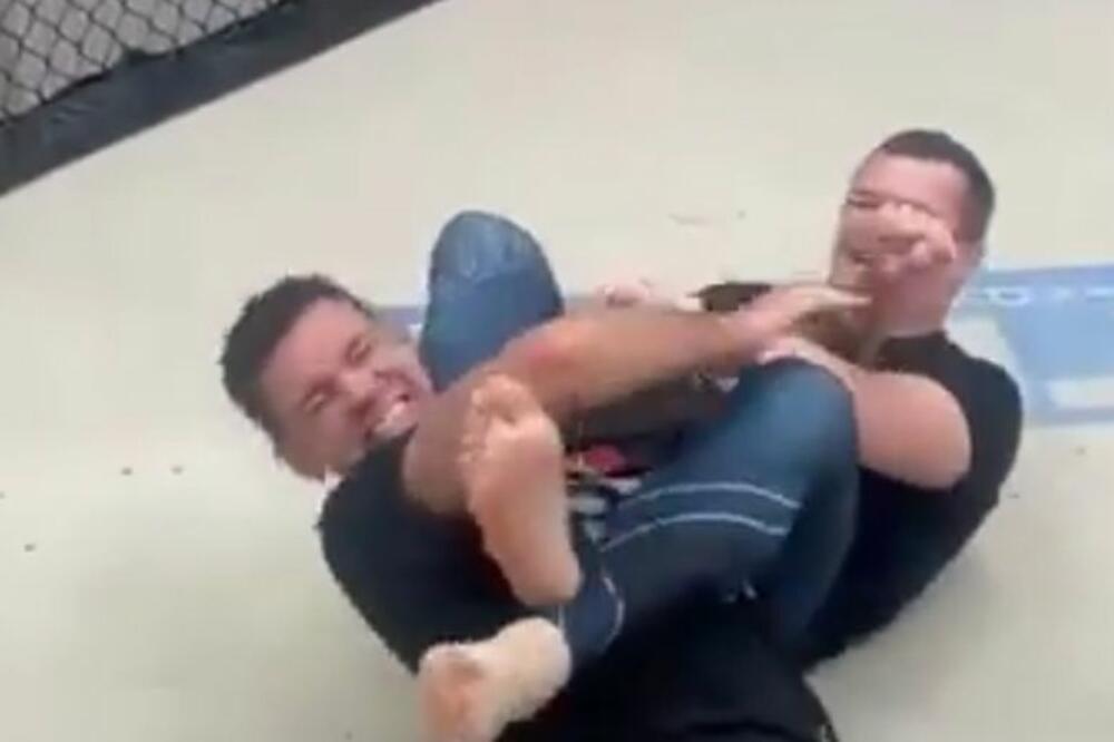 HRVATSKI ŠTOPER UŠAO U KAVEZ SA KRO KAPOM: Nije izdržao ni minutu, pa je opsovao! (Video)