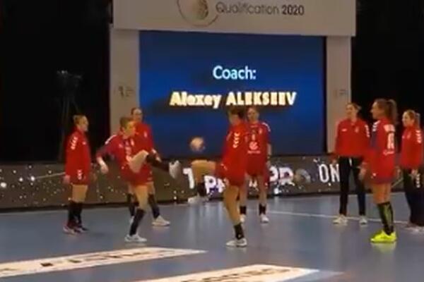 PIKSI REAGUJ: Rukometašice pokazale zavidno znanje iz fudbala!