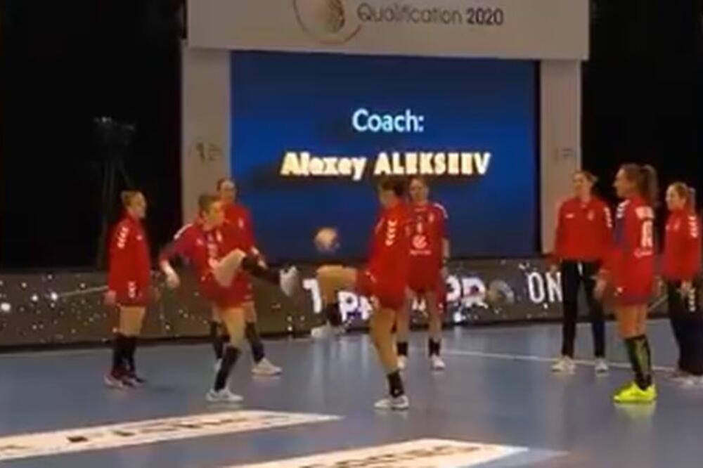 PIKSI REAGUJ: Rukometašice pokazale zavidno znanje iz fudbala!