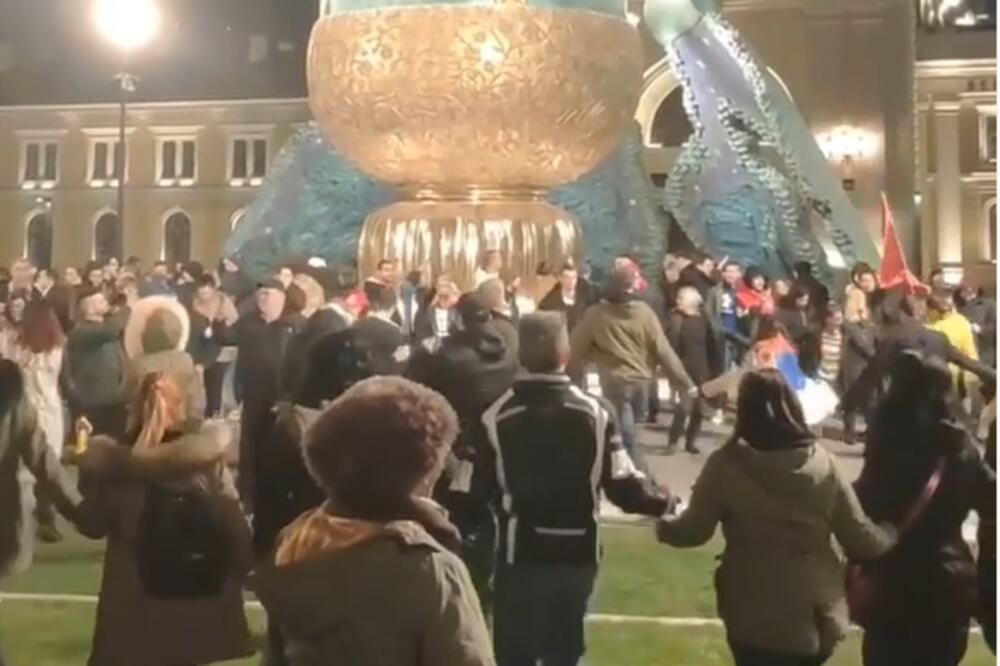 BOLNICE PUNE, LJUDI UMIRU A VEČERAS SE POVELO KOLO OKO SPOMENIKA STEFANU NEMANJI: Šta radite to ljudi? (VIDEO)