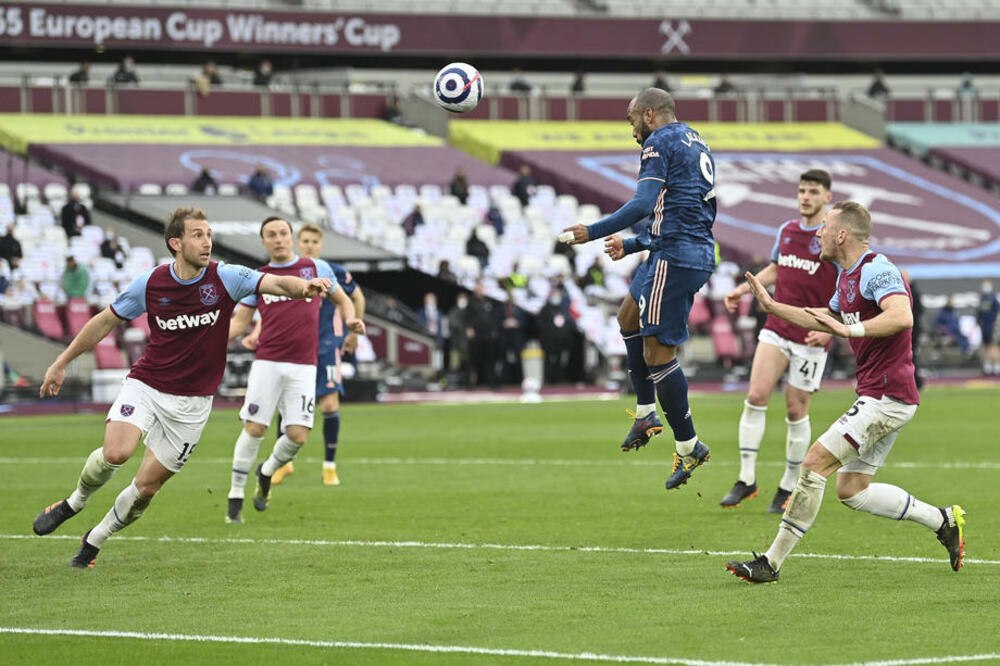 TRI UDARCA ČEKIĆEM, PA TRI PLOTUNA: Spektakl u derbiju Vest Hema i Arsenala! Spursi se dižu posle Zagreba! (VIDEO)