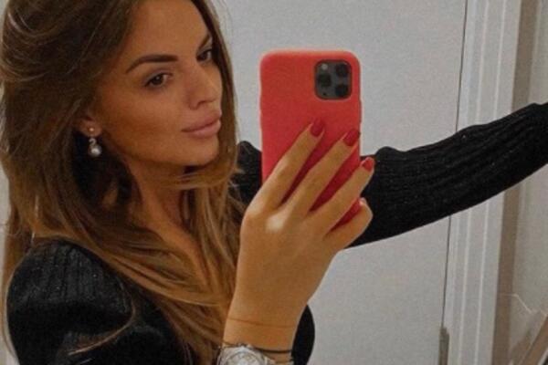 ĆERKA ŽELJKA ŠAŠIĆA POSTAVILA FOTKU GDE JOJ JE POZADINA U PRVOM PLANU, ANA NIKOLIĆ ODMAH REAGOVALA! (FOTO)
