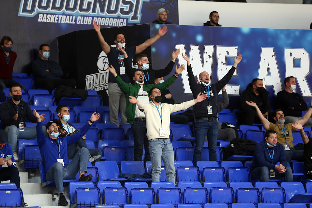 POKUŠAJ LINČA ZVEZDINIH IGRAČA U PODGORICI: Divljaštvo u Morači i to pred očima Đukanovića!