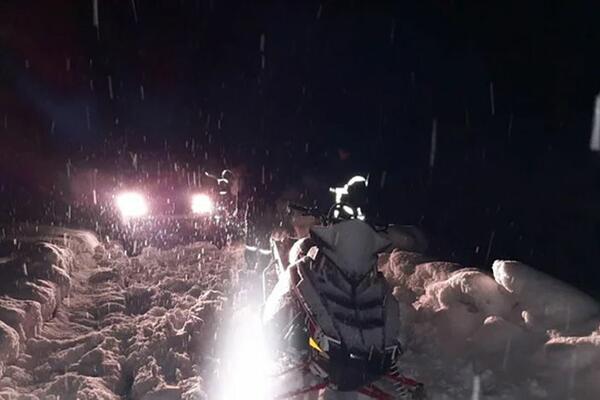 VATROGASCI KOD BABUŠNICE ODVELI KORONOM ZARAŽENE PACIJENTE: Bili su zavejani