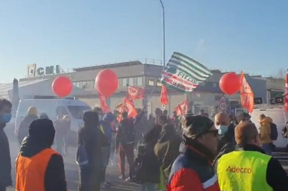 NE ŽELE DA BUDU "ROBOVI ALGORITAMA": Generalni štrajk radnika celog proizvodnog lanca u Amazonu! (FOTO)