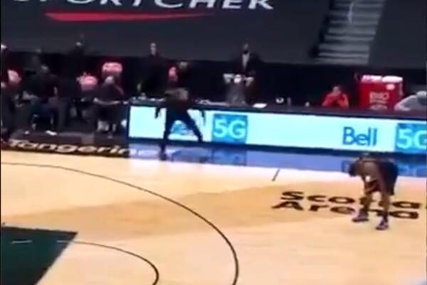 ŽESTOKO KAŽNJEN: Trener Toronta ovo nikako nije smeo da uradi! (VIDEO)