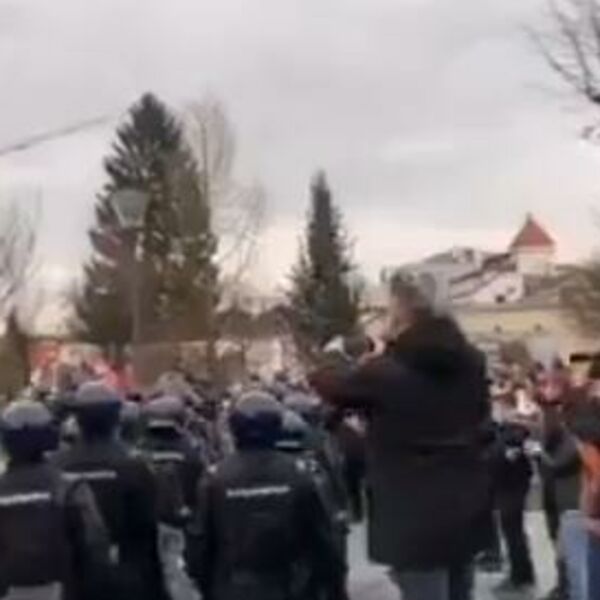 PROTEST UGOSTITELJA U BANJALUCI: Demonstranti uzvikivali "LOPOVI", reagovala i žandarmerija (FOTO/VIDEO)