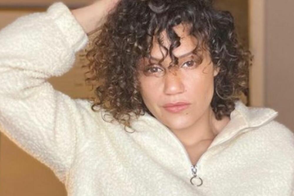 POHOTNA BIVŠA BORKINJA UFC-A IZBAČENA IZ TERETANE: U toku vežbanja pokazala tangice! (Video)