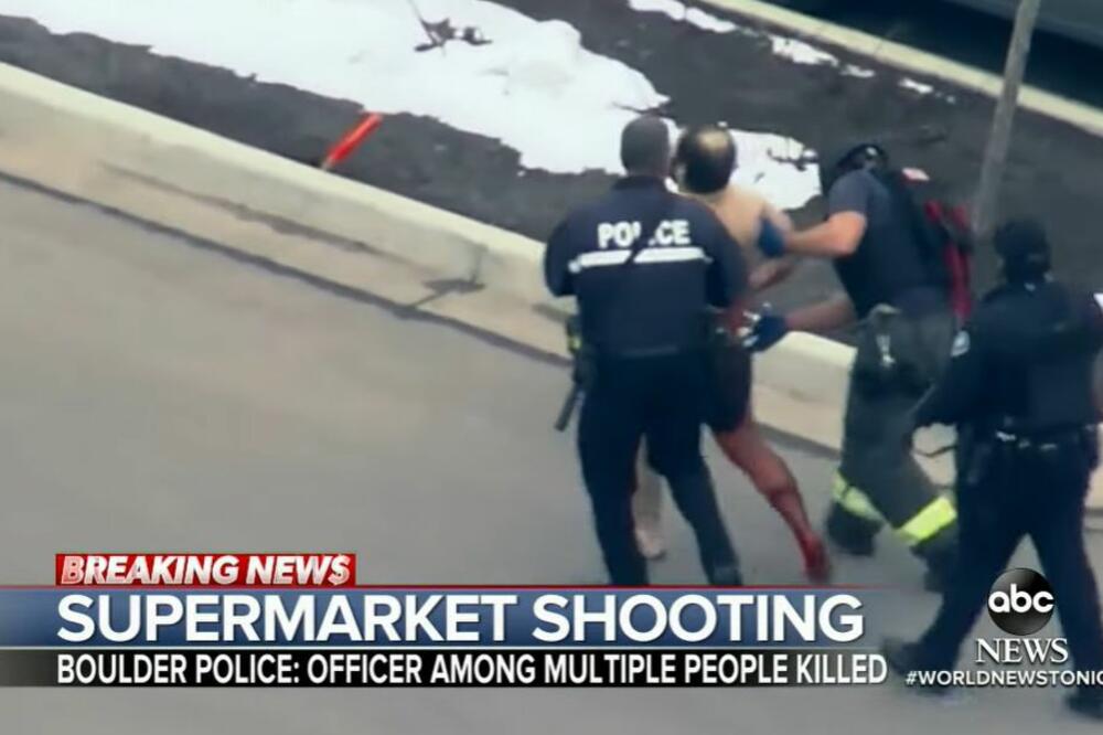 MASAKR U AMERICI: Ludak UBIO 10 ljudi u supermarketu, policija ga uhvatila ŽIVOG! (VIDEO)