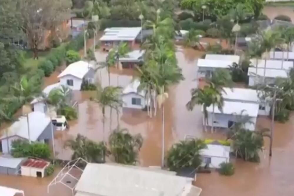 PRONAĐENO TELO MUŠKARCA U POTOPLJENOM AUTOMOBILU: Prva žrtva nezapamćenih poplava koje su zadesile Australiju!