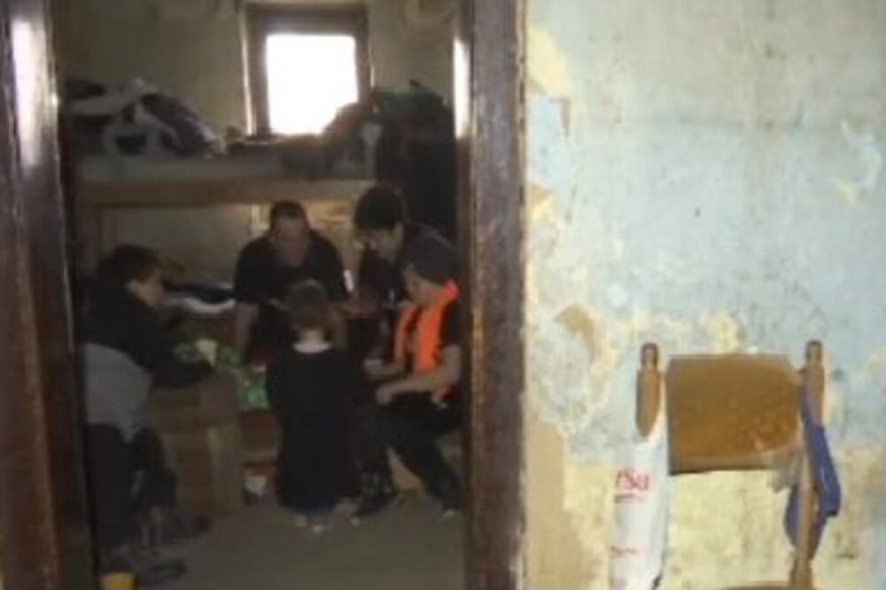 ČETVORO MALIŠANA IZ NOVOG MILOŠEVA NE ZNAJU ZA ŽIVOT SA STRUJOM: Tibor (11) uči pod svetlom sveće, TREBA IM POMOĆ