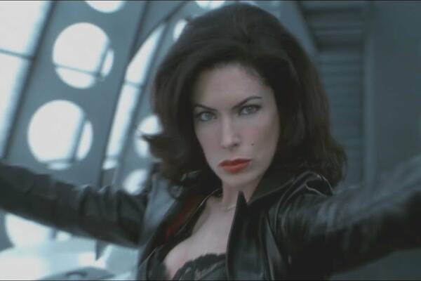 Bila je NAJLEPŠA glumica Holivuda, san svakog MUŠKARCA, a onda se jezivo UNAKAZILA plastičnim OPERACIJAMA! (FOTO)