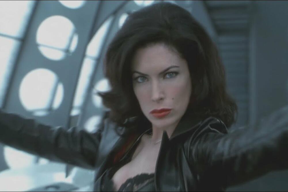 Bila je NAJLEPŠA glumica Holivuda, san svakog MUŠKARCA, a onda se jezivo UNAKAZILA plastičnim OPERACIJAMA! (FOTO)