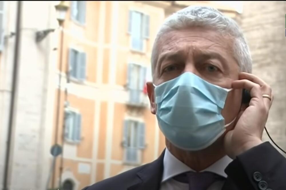 POLITIČAR IZAZVAO SKANDAL U ITALIJI: Napao lekare jer deo njegove porodice nije vakcinisan, OSUDE PLJUŠTE!