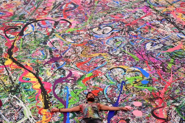 PUTOVANJE ČOVEČANSTVA: Prodata najveća slika na svetu za NEVEROVATNIH 62 miliona dolara u Dubaiju! (FOTO/VIDEO)