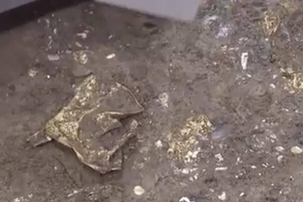 ZLATNA MASKA STARA 3.000 GODINA POSTALA NEOČEKIVANA SENZACIJA: Relikvija iz bronzanog doba pronađena u Kini (VIDEO)