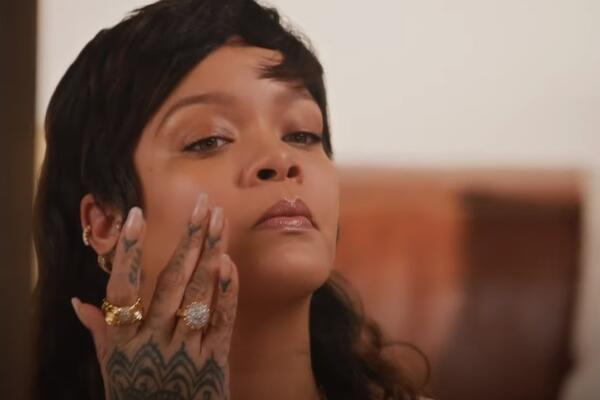 RIJANA PREKRIVENA TETOVAŽAMA! Od GLAVE pa sve do STOPALA, nema gde se nije šarala: SRPKINJE KOPIRALE JEDNU POSEBNO