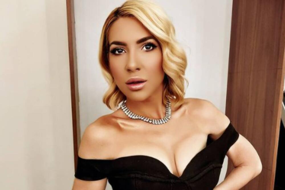 JOVANA JEREMIĆ SE PREVIŠE OPUSTILA KOD FRIZERA: Umalo joj nije ispalo BUJNO POPRSJE, voditeljka je ŽIVA VATRA!