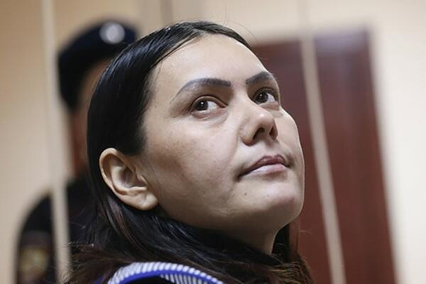 ODSEKLA JE DETETU (4) GLAVU, RASKOMADALA TELO, VIKALA ALAHU AKBAR: Na kraju je prozivala i Putina!