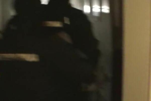 SNIMAK HAPŠENJA DEDE KOJI JE TERAO ŽENE DA SE PROSTITUIŠU! Iza zatvorenih vrata salona za masažu dešavao se užas!