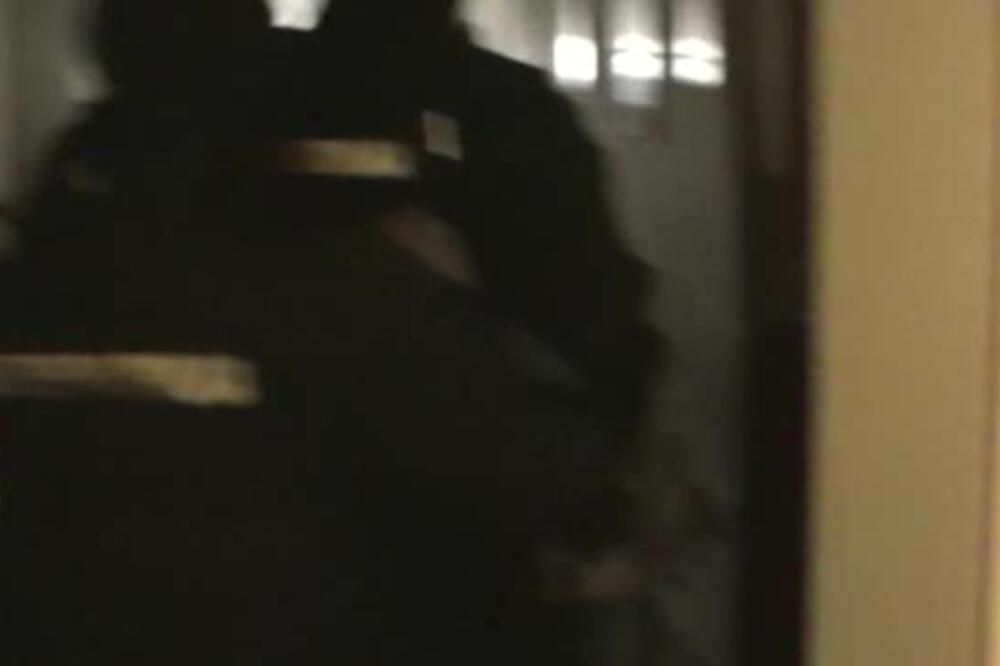 SNIMAK HAPŠENJA DEDE KOJI JE TERAO ŽENE DA SE PROSTITUIŠU! Iza zatvorenih vrata salona za masažu dešavao se užas!