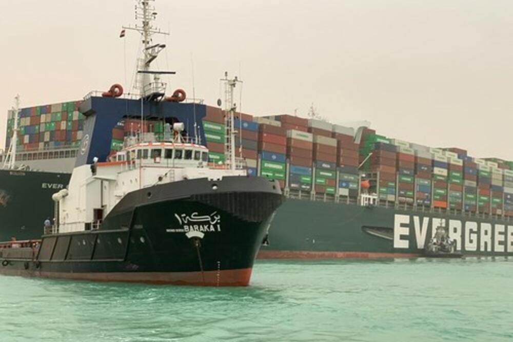 GRDOSIJA VIŠE NE STOJI U MESTU: Trenutna pozicija broda koji se zaglavio u Sueckom kanalu (FOTO)