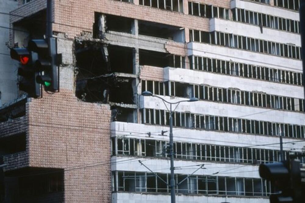 UKRAJINA POČELA DA KORISTI ORUŽJE KOJE JE KORIŠĆENO I U NATO BOMBARDOVANJU JUGOSLAVIJE?! Evo zašto je ZABRANJENO