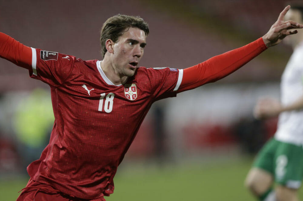 VLAHOVIĆ SKUPLJI ZA DEVET MILIONA: Centarforu Fiorentine drastično skočila cena u martu