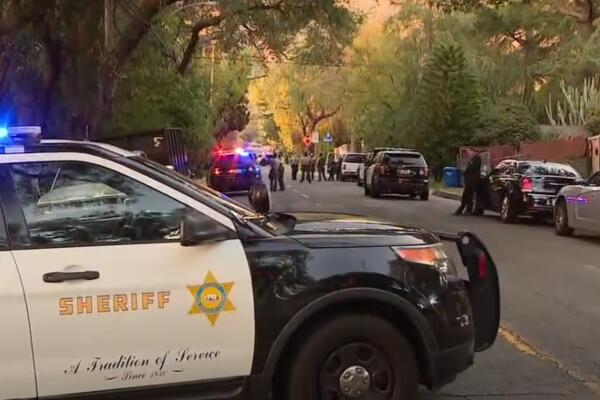 KATASTROFA U KALIFORNIJI: Vozilo se zakucalo u obdanište, povređeno 19 dece!