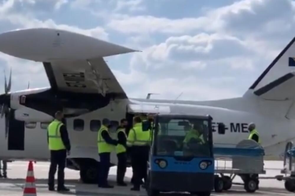 PRVA DRŽAVA U REGIONU KOJA JE DOBILA VAKCINE IZ KOVAKS PROGRAMA: U BiH stiglo 23.400 doza! (VIDEO)