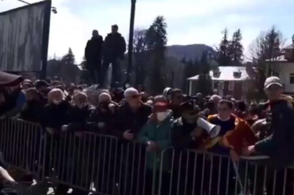 INCIDENT NA CETINJU: Grupa pokušala da upadne u manastir