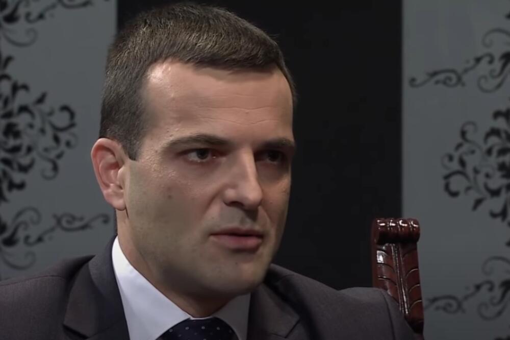 SEDNICA NASTAVLJENA NAKON PAUZE ZBOG INCIDENTA: Papović pozvao predsedavajućeg da podnese ostavku!
