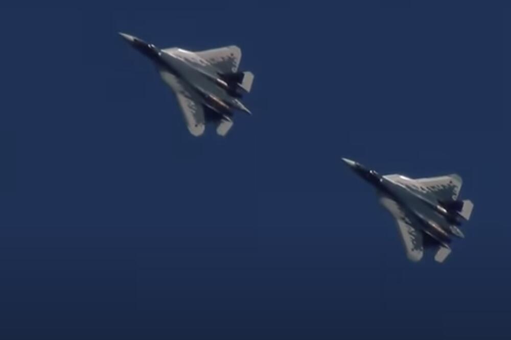 RUSKI LOVCI SU-57 ĆE BITI UDRUŽENI SA TEŠKIM DRONOVIMA: Razvoj borbene avijacije! (VIDEO)