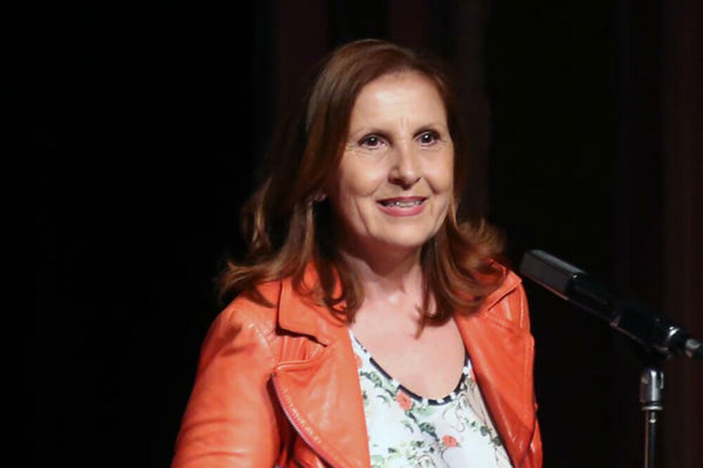 OLGA ODANOVIĆ PRIMILA MANDINU NAGRADU PA RASPLAKALA SRBIJU: Govor za pamćenje!