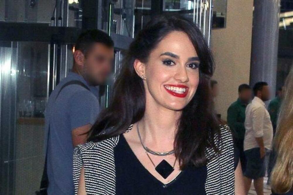 PORODILA SE ANJA ALAČ: Donela na svet SINA, a oglasio se i PONOSNI OTAC!