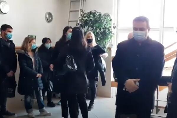 OPTUŽENI TVRDI DA NIJE KRIV, A RODBINA NASTRADALIH PLAČE U SUDNICI! Suđenje u Nišu je u toku!