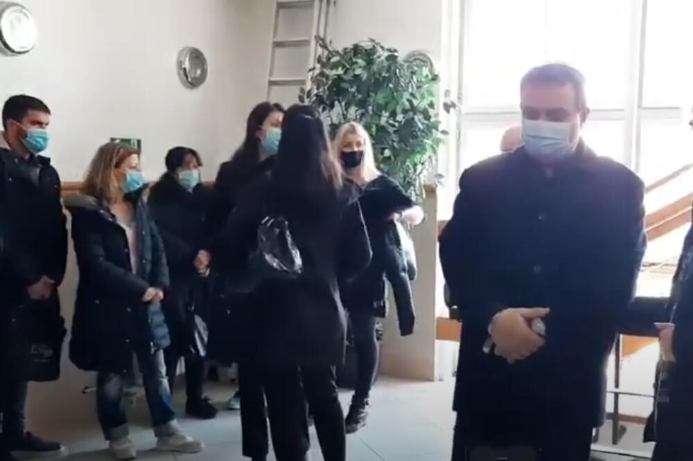 OPTUŽENI TVRDI DA NIJE KRIV, A RODBINA NASTRADALIH PLAČE U SUDNICI! Suđenje u Nišu je u toku!