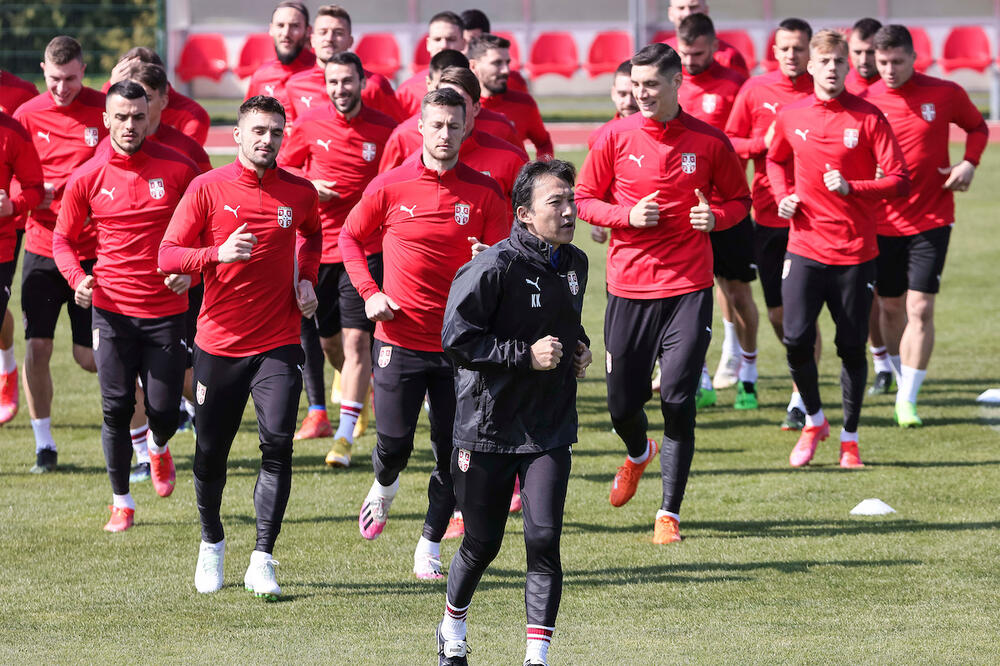 (FOTO) ORLOVI SE SPREMAJU ZA MEČ PROTIV PORTUGALIJE: Osmeh na licu dokaz dobre atmosfere!