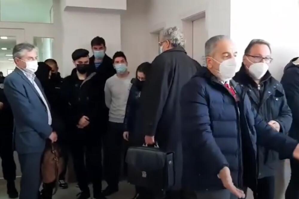 UPLAŠIO SAM SE, STISNUO VOLAN I SPUSTIO GLAVU: Vozač audija objasnio kako je došlo do tragične nesreće!