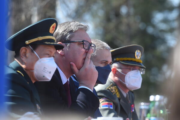MOĆNA SRPSKA ARMIJA: Vučić i kineski ministar prisustvovali prikazu sposobnosti dela jedinica Vojske Srbije (VIDEO)