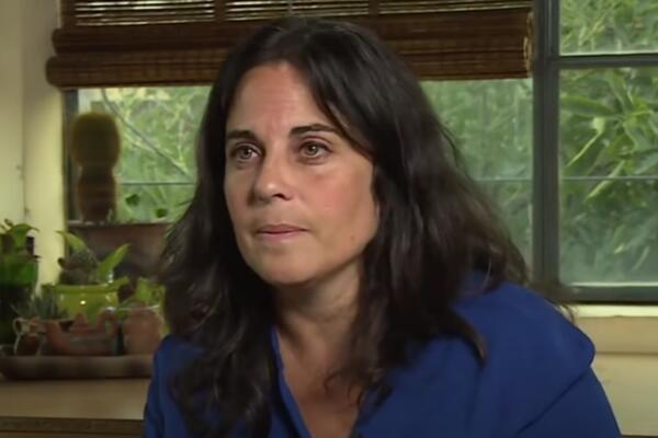 MOJ OTAC, UBICA! IMALA JE 25 GODINA KADA JE SAZNALA JEZIVU ISTINU: Jedan poziv rasturio celu PORODICU! (FOTO/VIDEO)