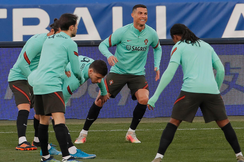 PORTUGALCI TRENIRALI NA 'MARAKANI': Ronaldo i drugovi nasmejani i raspoloženi pred derbi Grupe A! (FOTO)