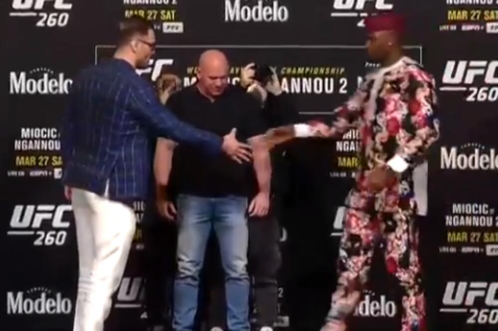 DA LI ĆE TO BITI PREDNOST? Posle merenja pred sutrašnju borbu Kamerunac teži od Miočića za 16 kilograma!