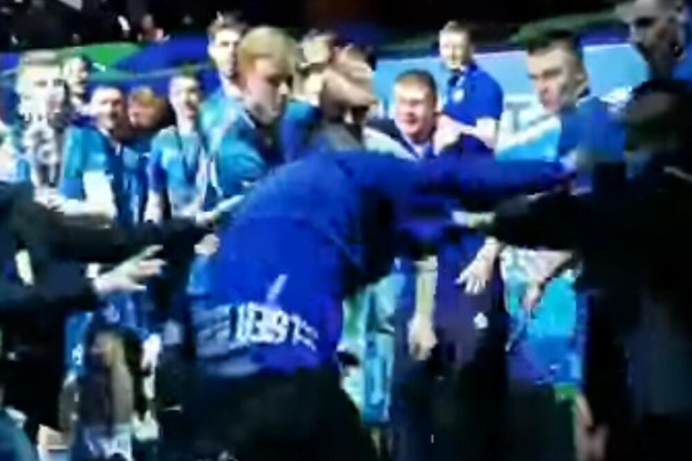 RUS ULETEO NA PARKET DA PROSLAVI VELIKI USPEH, PA ZAVRŠIO U URGENTNOM: Obezbeđenje polomilo Boga u njemu!