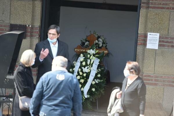 VLASTA JE SAHRANJEN NA SVETSKI DAN POZORIŠTA: Svi se sa BOLOM U SRCU opraštaju od VELIKOG GLUMCA (FOTO)