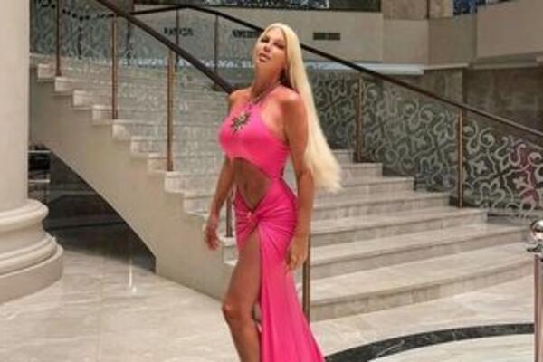 ŽIVOT IZ BAJKE! KARLEUŠA OTPUTOVALA SA ĆERKAMA U DUBAI: Hotel RAJ NA ZEMLJI, od pogleda ZASTAJE DAH!