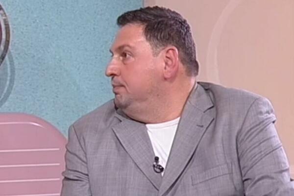 TAKI IZGUBIO ŠVALERSKI TELEFON PUN EKSPLICITNIH SNIMAKA I GOLOTINJE: Žene i devojke u strahu!